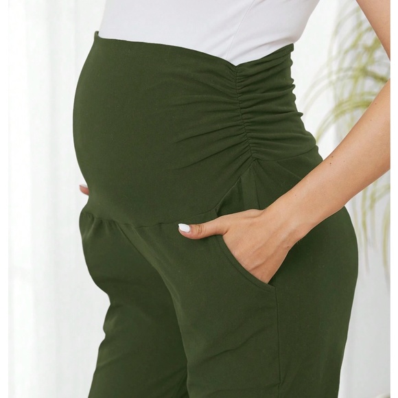 Maternity Minimalist Pockets Joggers - Picture 4 of 8